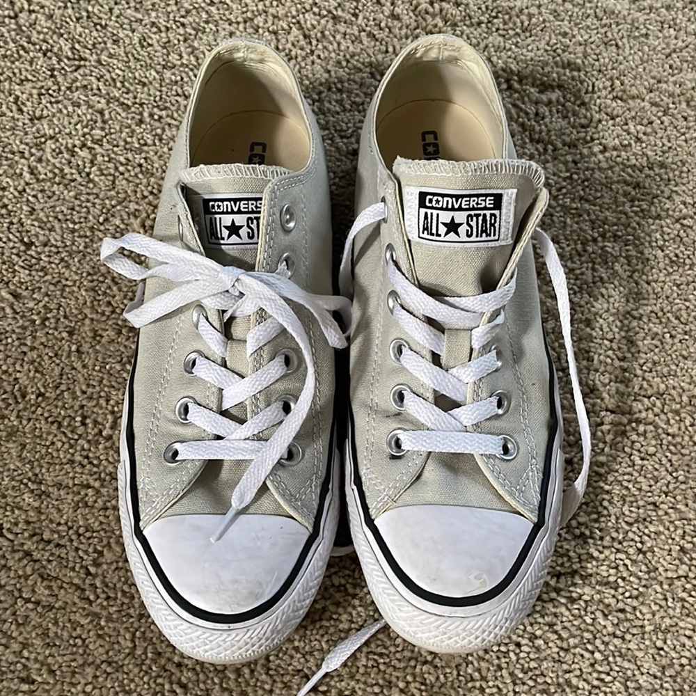 Converse Khaki (or Linen) color. Size 8.5